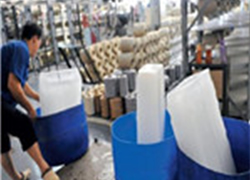 江苏车间解暑新招，大冰块降温效果如何？